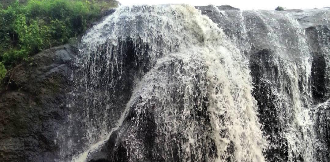 Air Terjun Sulaeman. (Khoirul Rizal/RadarSitubondo.id)