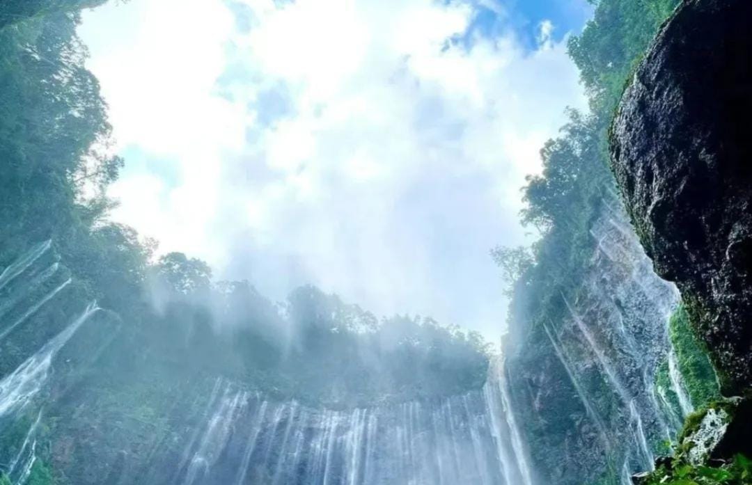 Air Terjun Tumpak Sewu. (Khoirul Rizal/RadarSitubondo)