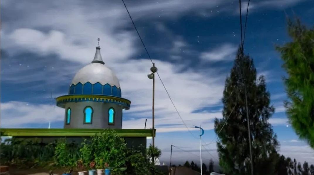 Masjid Tertinggi di Pulau Jawa. (ig @pariwisata_lumajang)