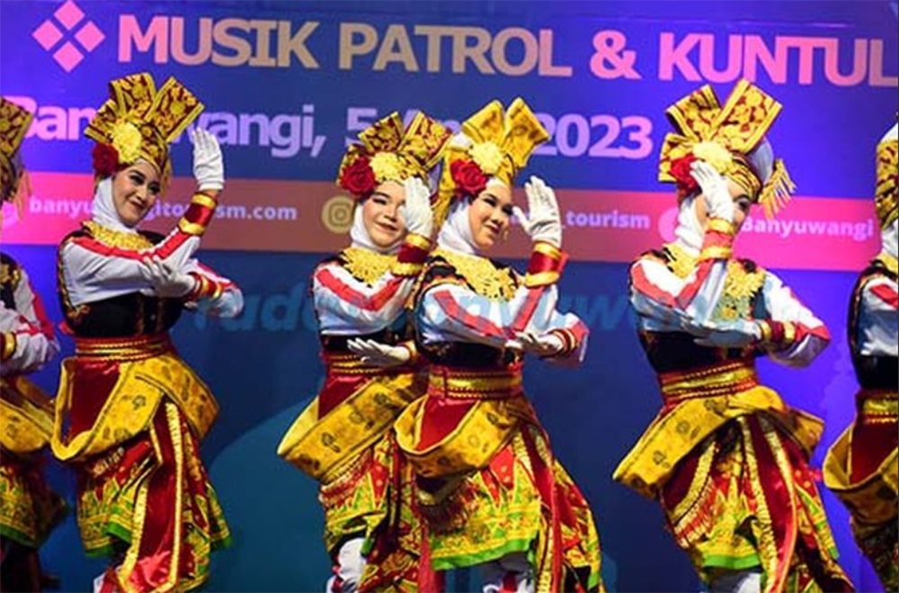 Tari hadrah kuntulan. (Ramada Kusuma/Radar Situbondo)