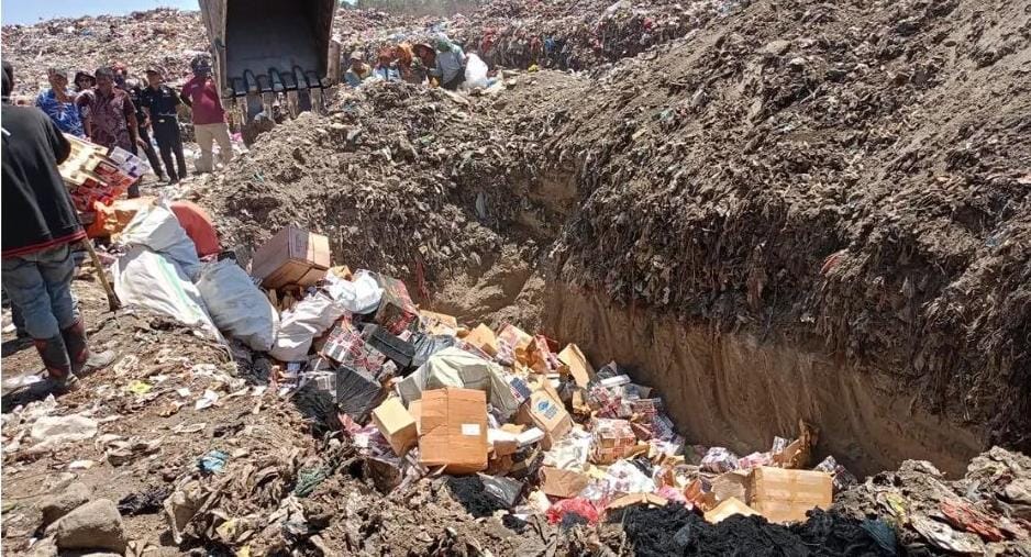 Sampah yang ada di TPA Sliwung Situbondo/ ig @dlh.situbondokab