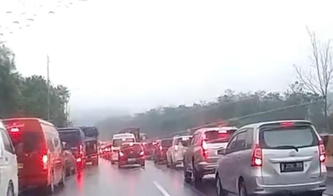 Lalu lintas di tol Cipularang. (tangkapan layar X)