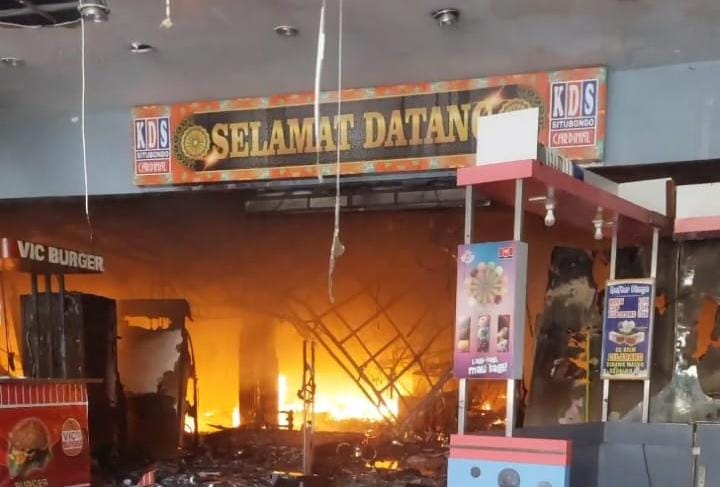 KDS Situbondo yang terbakar. (Khoirul Rizal/RadarSitubondo.id)