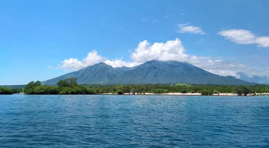 View Gunung Baluran. (Khoirul Rizal/RadarSitubondo.id)