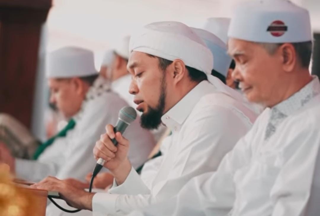 KHR Azaim Ibrahimy bersama KH Afifuddin/ ig @pusatiksassofficial