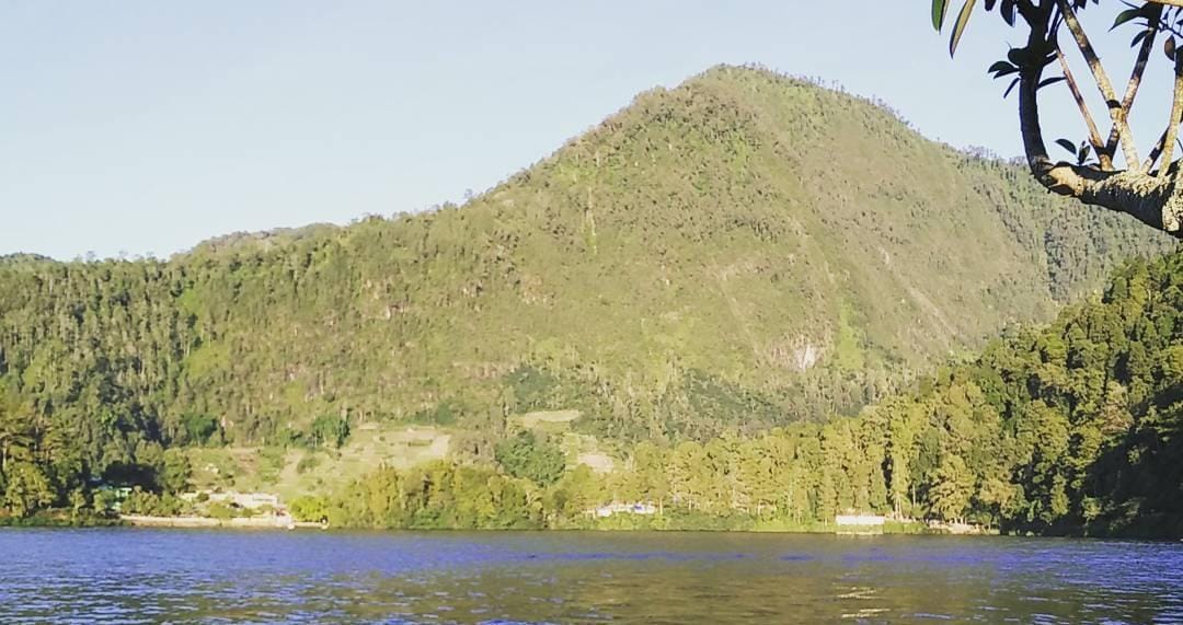 View Telaga Sarangan. (Khoirul Rizal/RadarSitubondo.id)