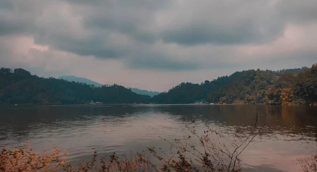 View di Telaga Ngebel/ ig @telagangebel