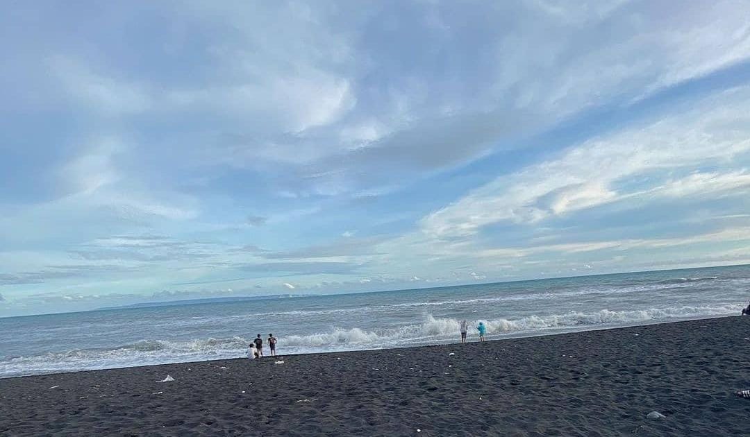 Foto: Pantai Watu Pecak Lumajang/ doc Khoirul Rizal
