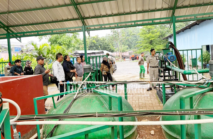 RAMAH LINGKUNGAN: Selain kepada beberapa lembaga pendidikan di Jakarta, Paiton Energi juga menyalurkan CSR kepada TMS Ragunan, dalam pemanfaatan peralatan berbasis energi matahari.