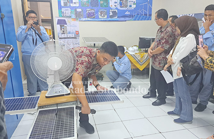 BERBASIS PANEL SURYA: Direktur