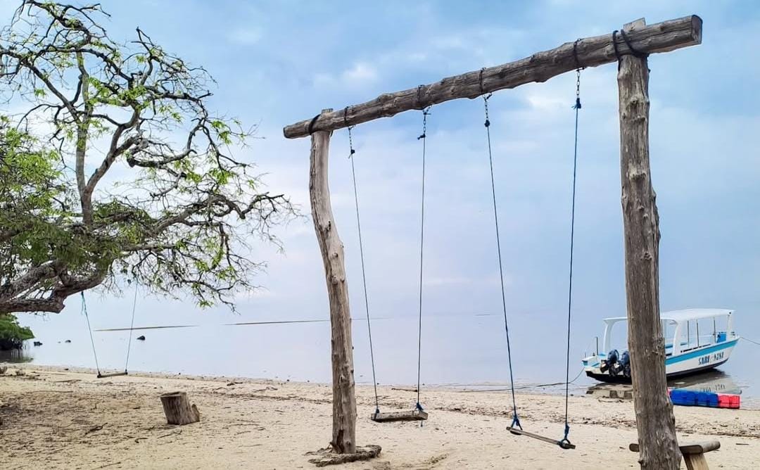 Foto: Pantai Bama Baluran/ doc Khoirul Rizal