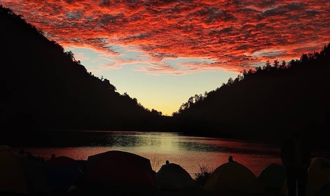 Foto: Sunset di Ranu Kumbolo/ ig @novi_iindah