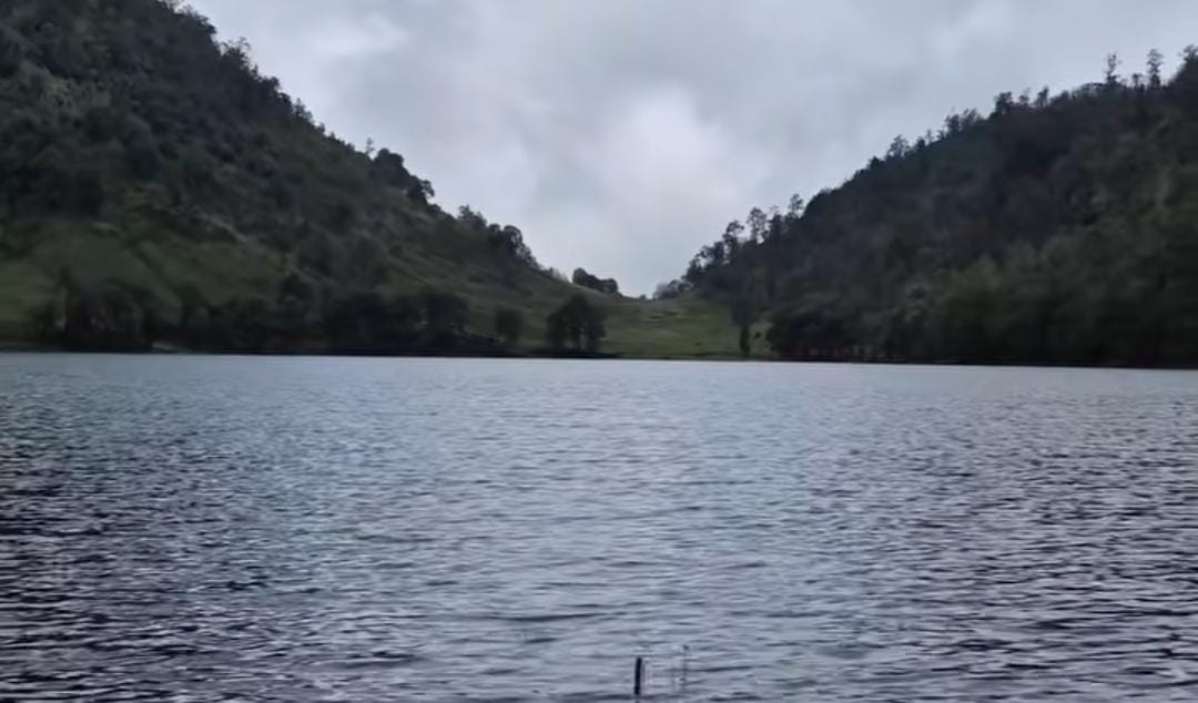 Foto: Ranu Kumbolo di Gunung Semeru/ ig @bbtnbromotenggersemeru
