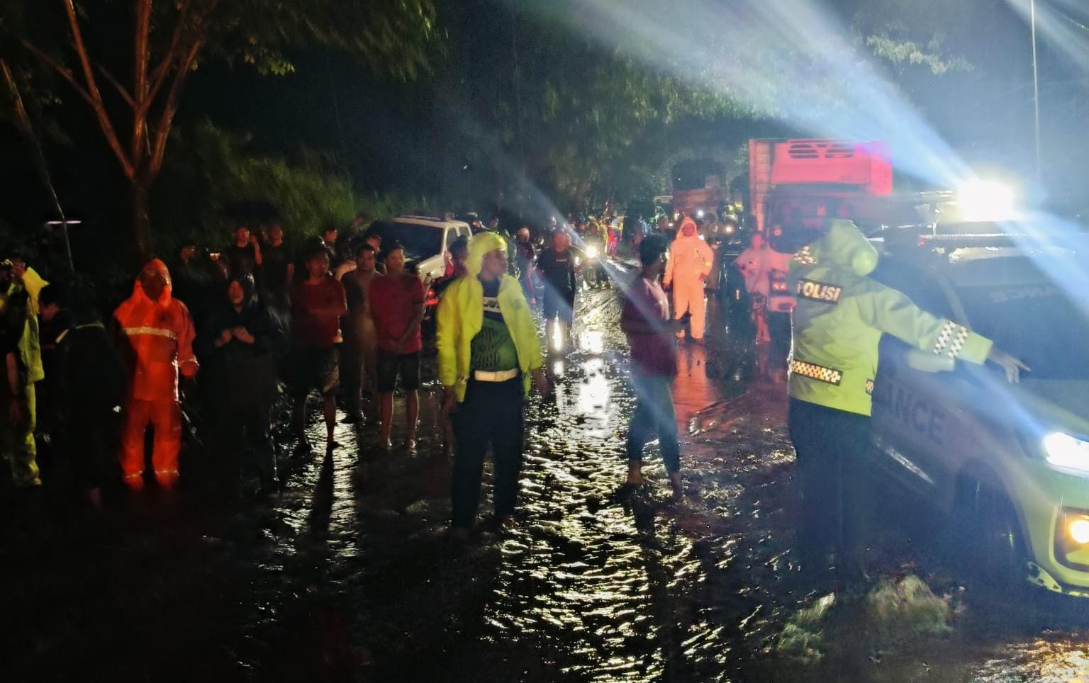 Foto: Pantura Situbondo yang sempat macet/ ig @polres_situbondo