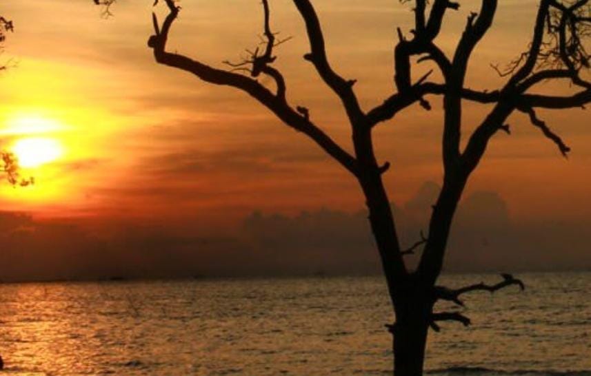 Foto: Sunset di Pantai Tambak Sari/ doc Khoirul Rizal