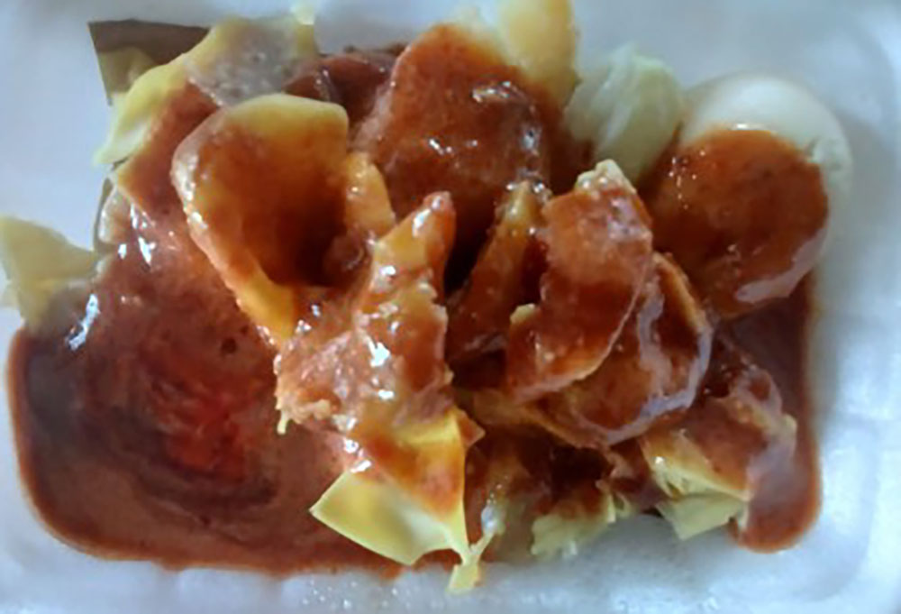 DARI BANDUNG: Siomay terdiri dari beberapa bahan makanan yang dikukus kemudian ditaburi saus kacang.