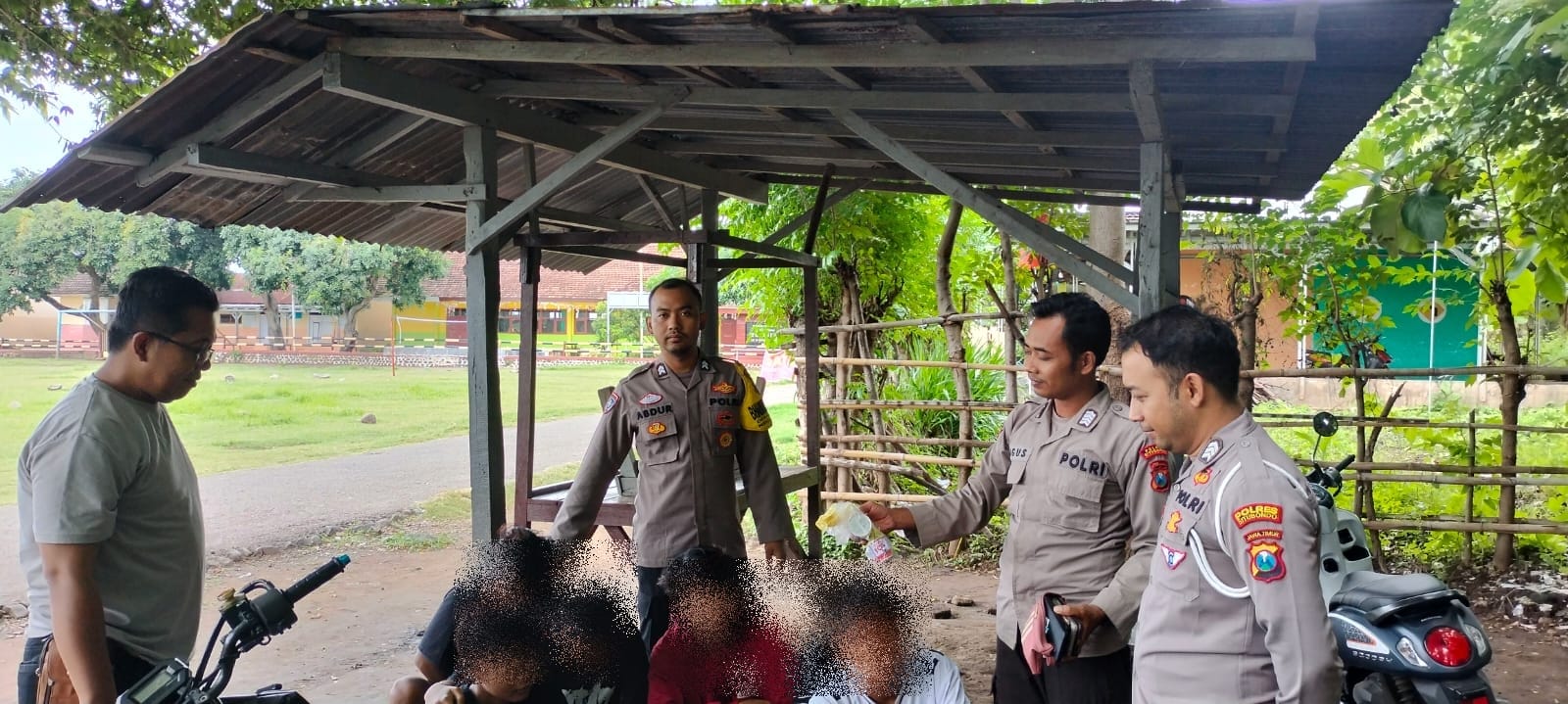 Foto: Sekelompok remaja berbuat nakal di PG Demas/ doc Khoirul Rizal