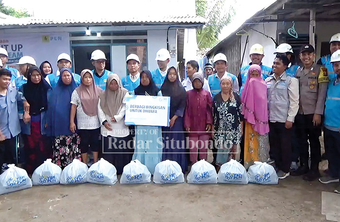 BERBAGI : Sejumlah warga Dusun Sukorejo, Desa Sumberejo Kecamatan Banyuputih menerima bantuan paket sembako dari Yayasan Baitul Mal PLN UP3 Situbondo, Dusun Sukorejo, Desa Sumberejo Banyuputih.