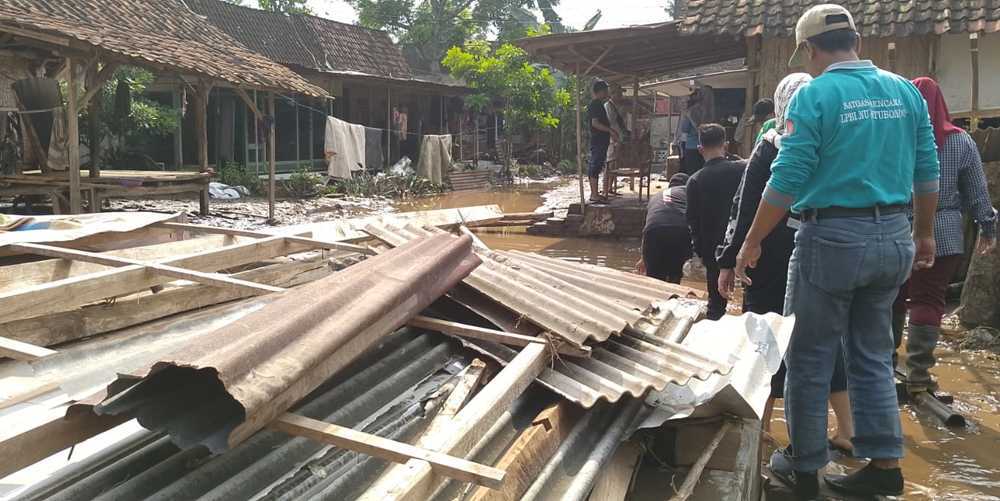 PORAK PORANDA: Kondisi rumah milik warga di Desa Selowogo, Kecamatan Bungatan yang terdampak banjir bandang, Rabu (5/2).