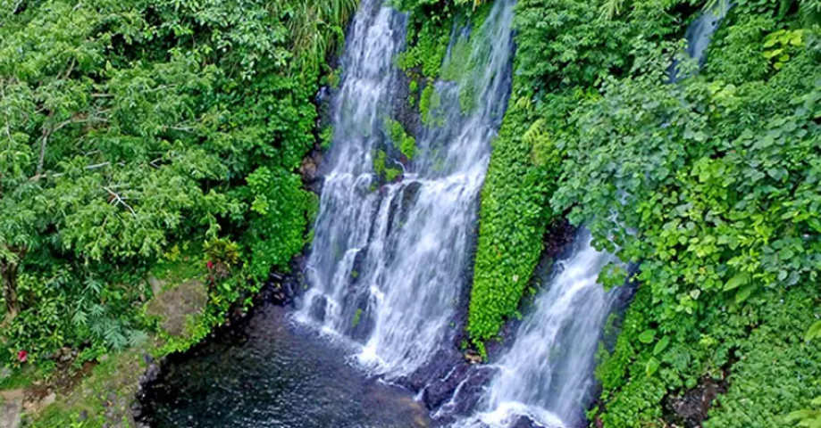 Air terjun Jagir alias air terjun kembar di Desa Kampunganyar, Kecamatan Glagah, Banyuwangi.
