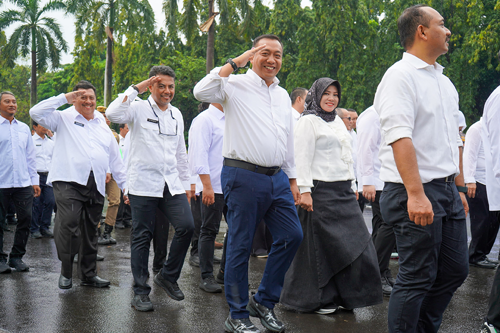 SALAM PATENANG: Bupati dan wakil bupati terpilih Yusuf Rio Wahyu Prayogo mengikuti kegiatan geladi bersih di Monas, Jakarta, Rabu (19/2).