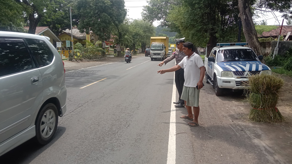 CIDERA: Hasiyati, 65, warga Dusun Wirakrama, Desa/Kecamatan Arjasa, dirawat di Puskesmas Arjasa, Kamis (20/2).