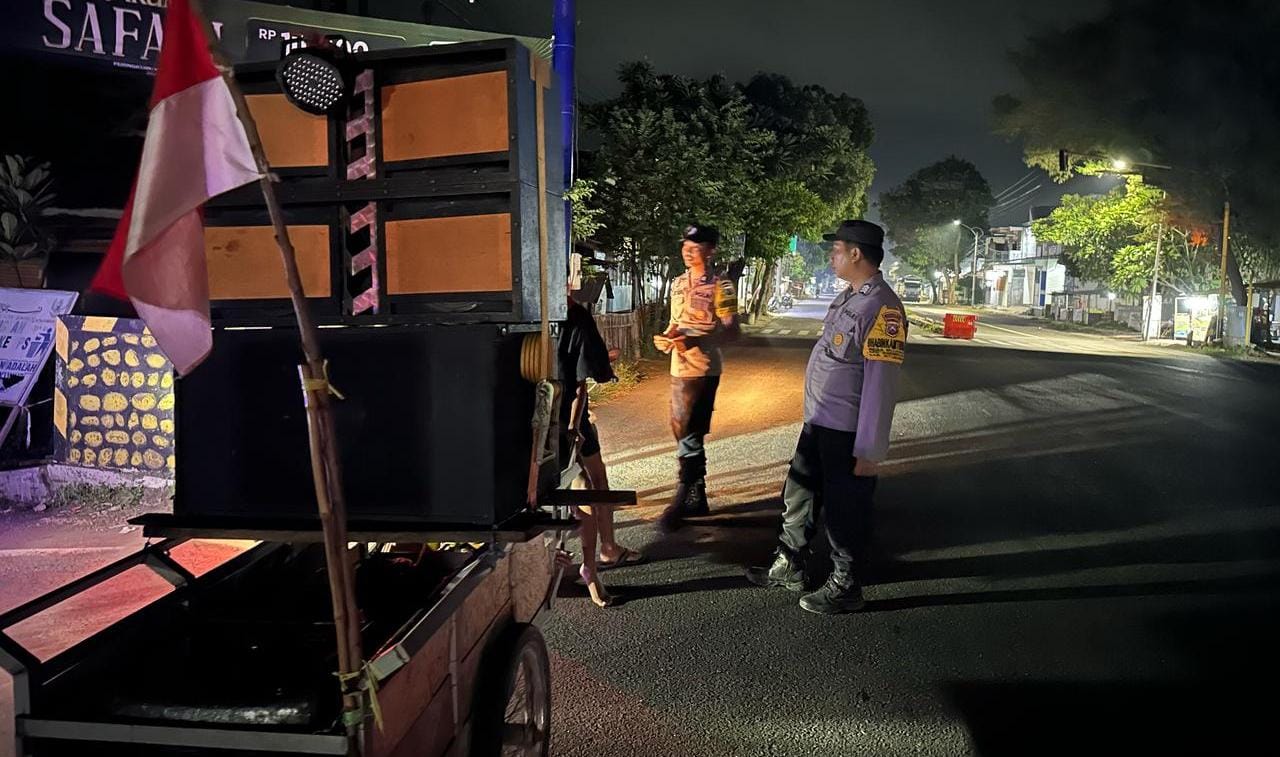 Foto: Polisi saat tertibkan sound horeg/ doc Khoirul Rizal