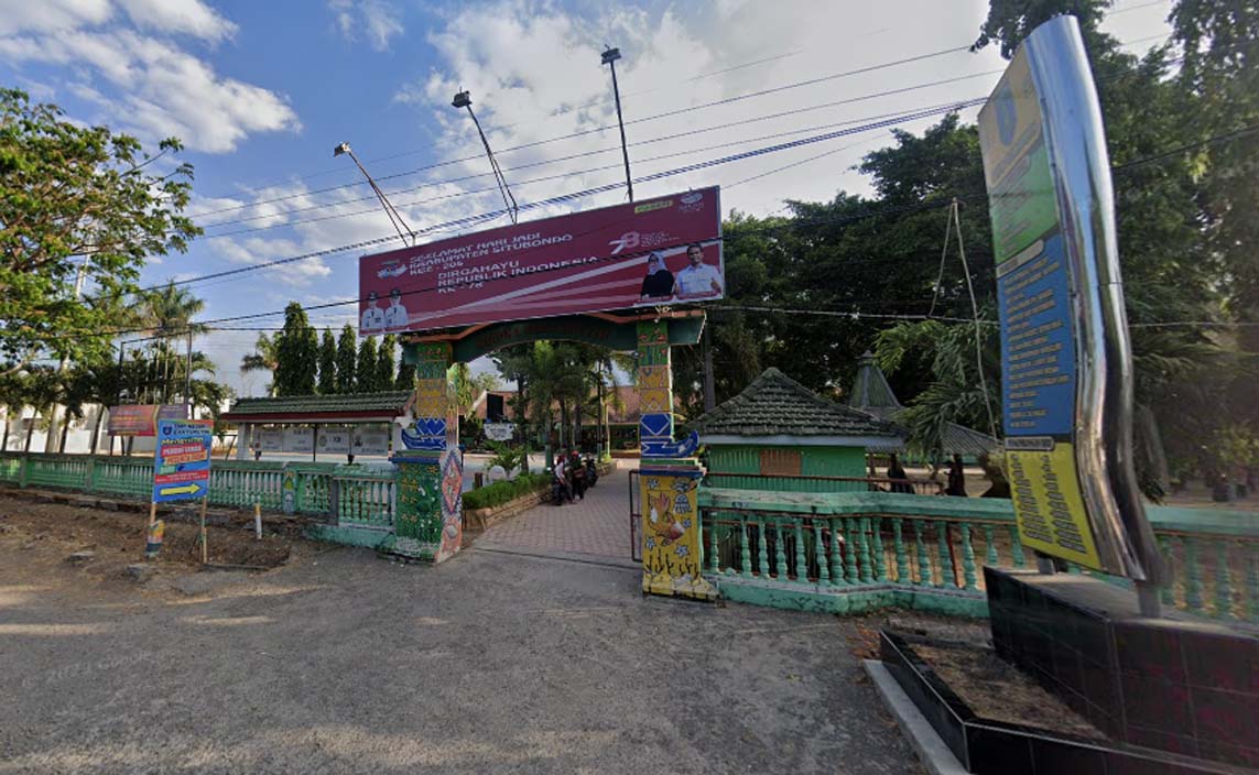 Suasana pintu gerbang SMPN 1 Banyuputih Situbondo. (Google Maps)