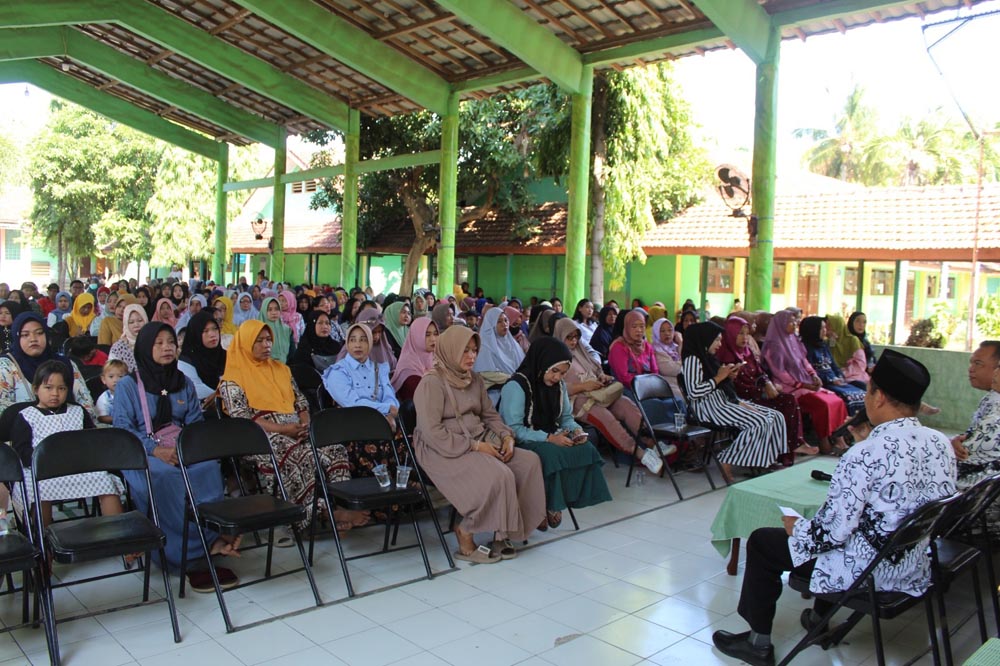 SHARING PROGRAM: Wali murid mengikuti sosialisasi program sekolah tahun Ajaran 2024/2025 di aula SMPN 1 Banyuputih.