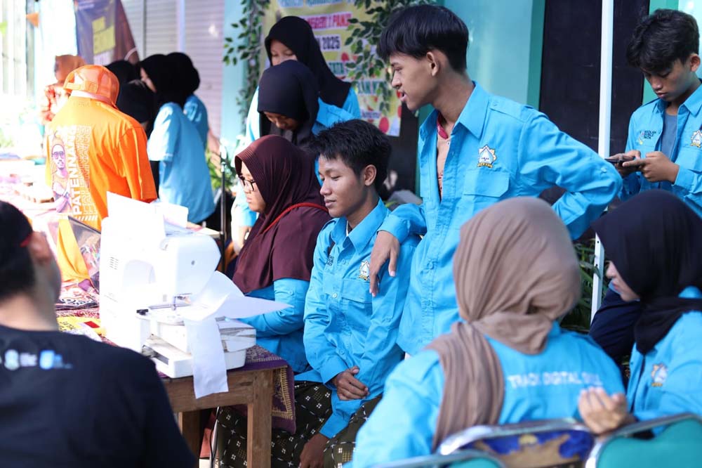 Siswa SMAN 1 Panji Situbondo mengikuti salah satu kegiatan yang digelar di sekolahnya.