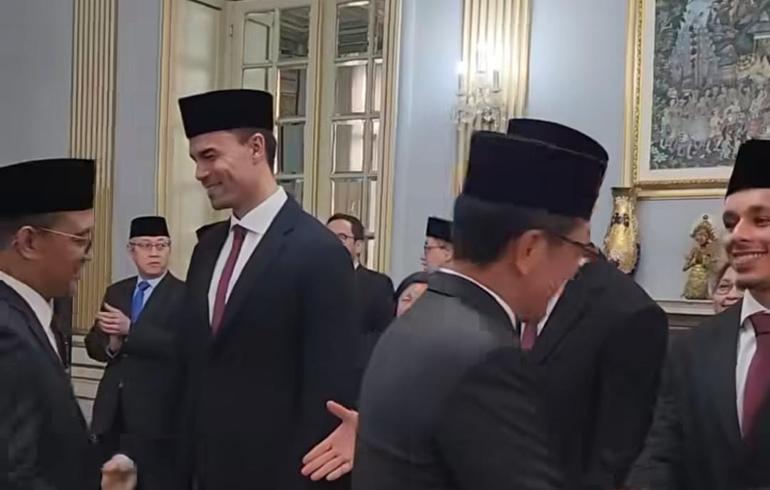 Foto: Ketiga pemain baru Timnas Indonesia mendapat ucapan selamat/ ig @erickthohir