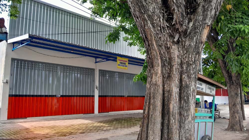 Sebuah ruko berdiri di Jl. PB. Sudirman, Kelurahan Patokan, Kota Situbondo.