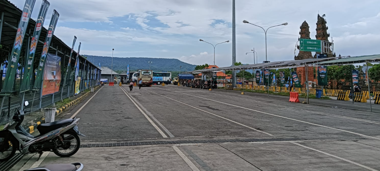 Suasana Pelabuhan Gilimanuk menjelang ditutup Jumat sore 28 Maret 2025.