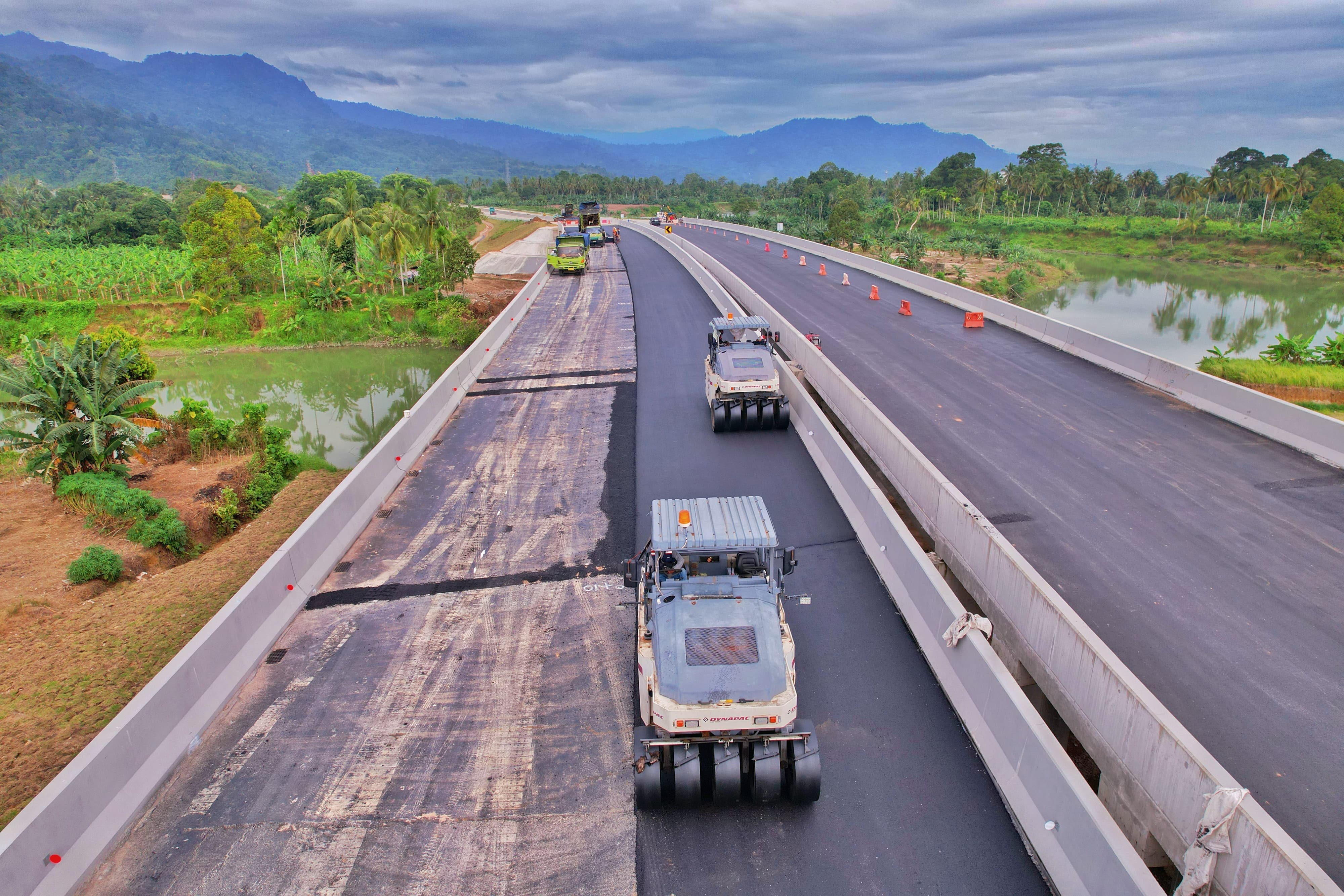 Jalan tol Trans Sumatera ruas Padang -Sicincin di Provinsi Sumatera Barat.
