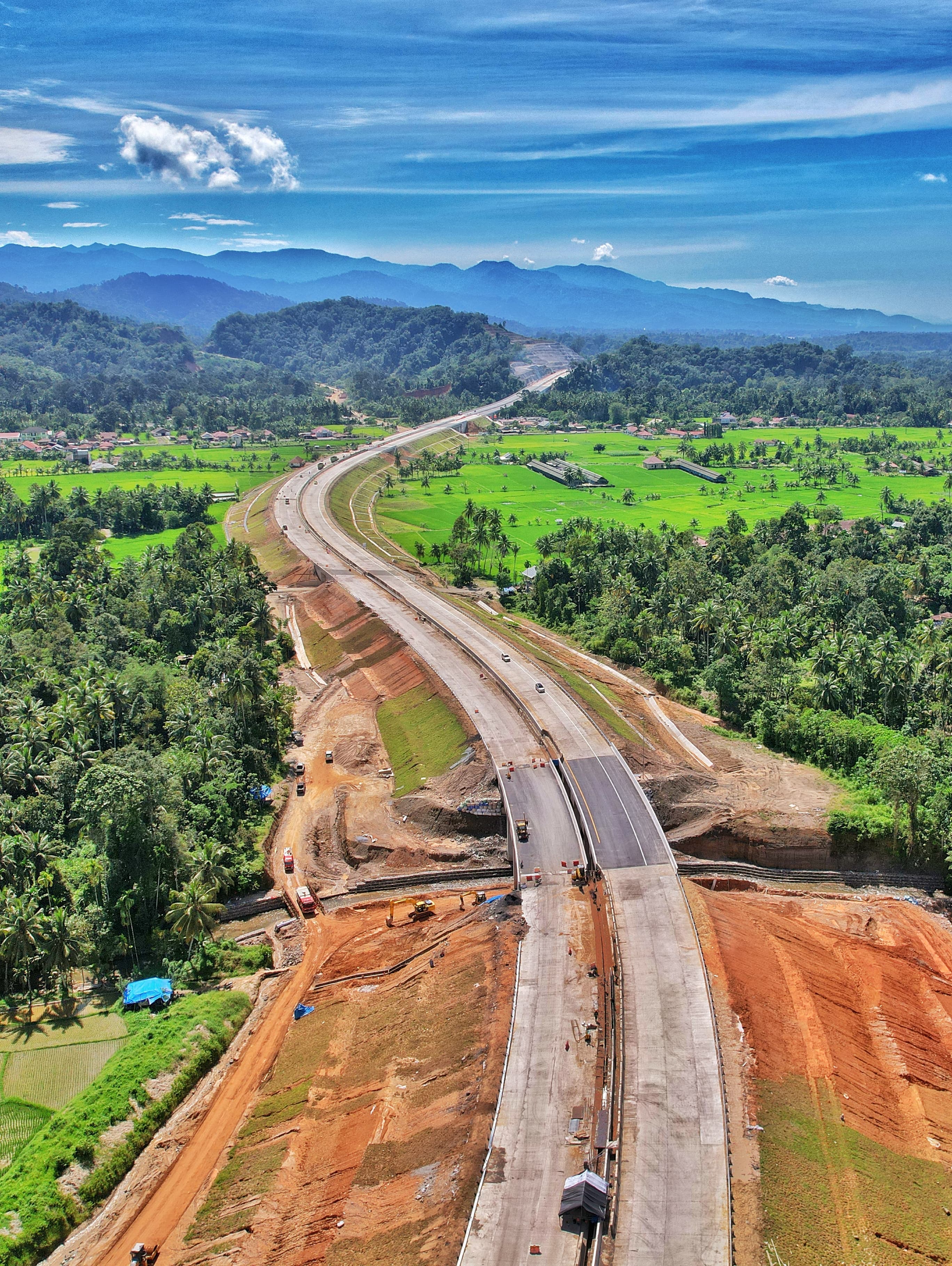 Ruas jalan tol Padang -Sicincin di Sumatera Barat