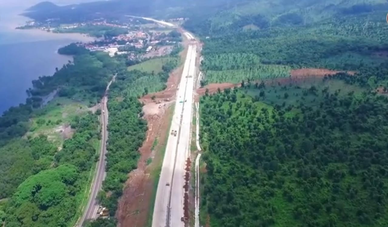 Jalan Tol Probowangi di perbatasan Situbondo dan Probolinggo/ doc Khoirul Rizal