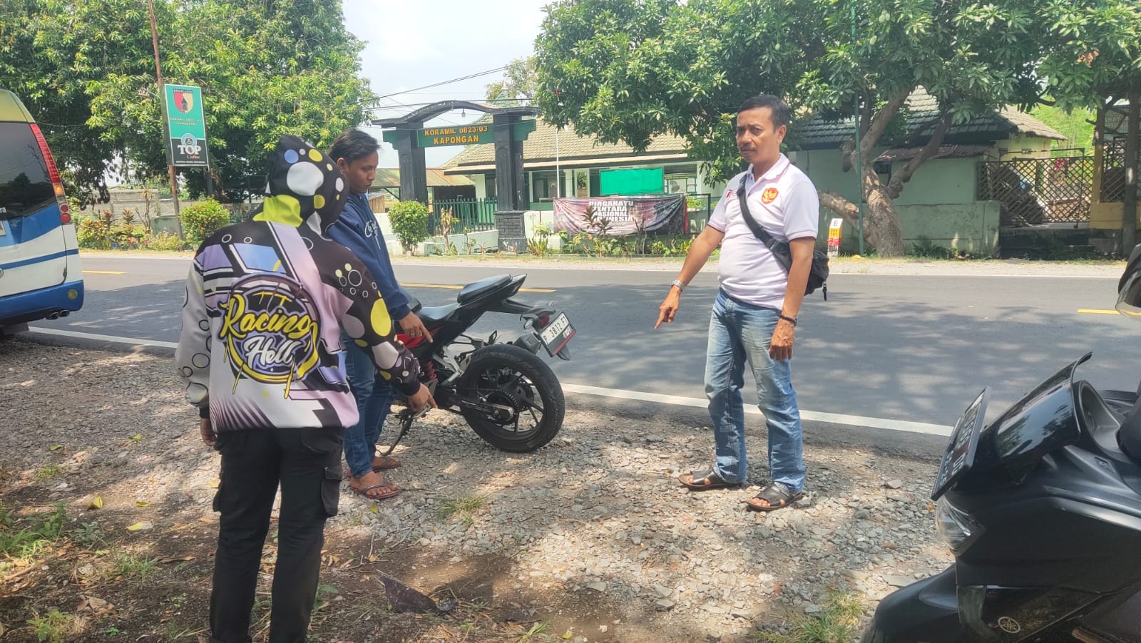 Polisi saat coba cek lokasi pembegalan/ doc Khoirul Rizal