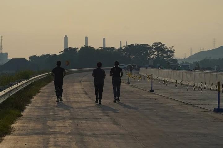 Jogging di tol Probowangi/ ig @pp_probowangi3