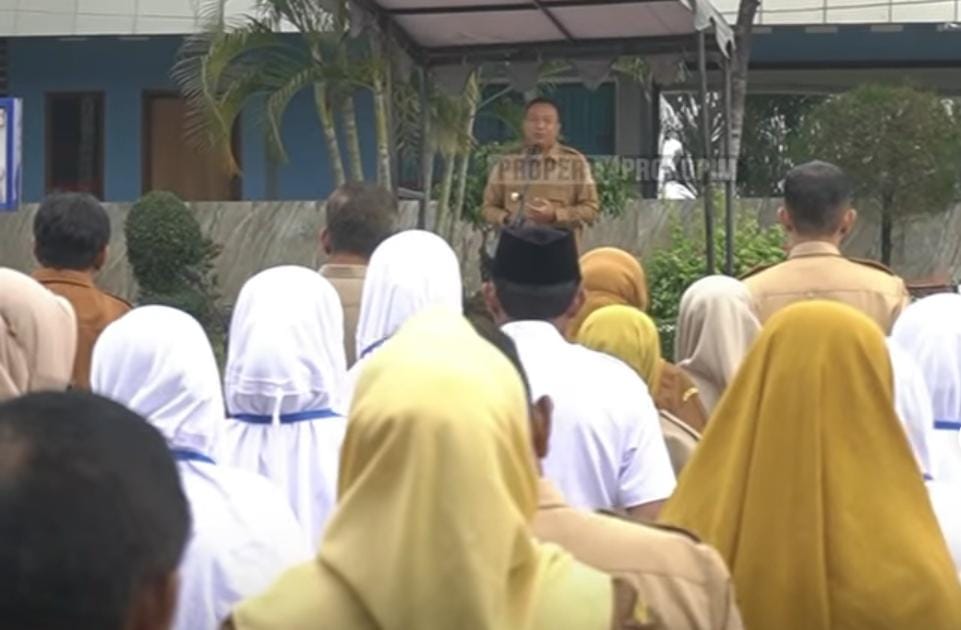 Bupati Situbondo saat memimpin apel/ doc @prokopim_situbondo
