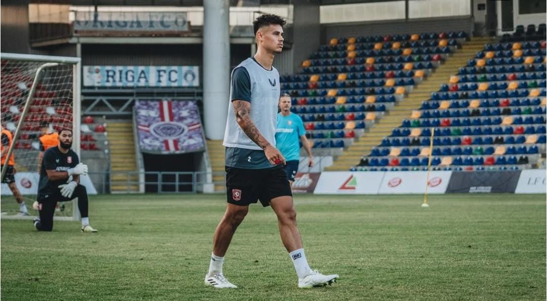 Hilgers dalam sesi latihan FC Twente/ ig @meeshilgers