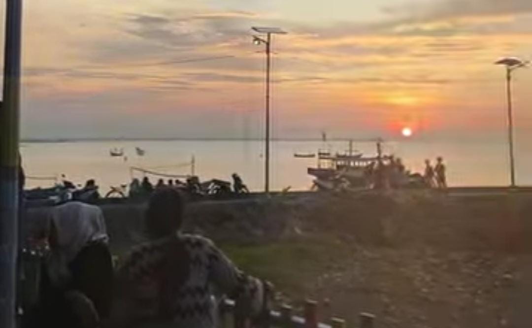 Senja di Pantai Bletok/ ig @pesonasitubondo_id