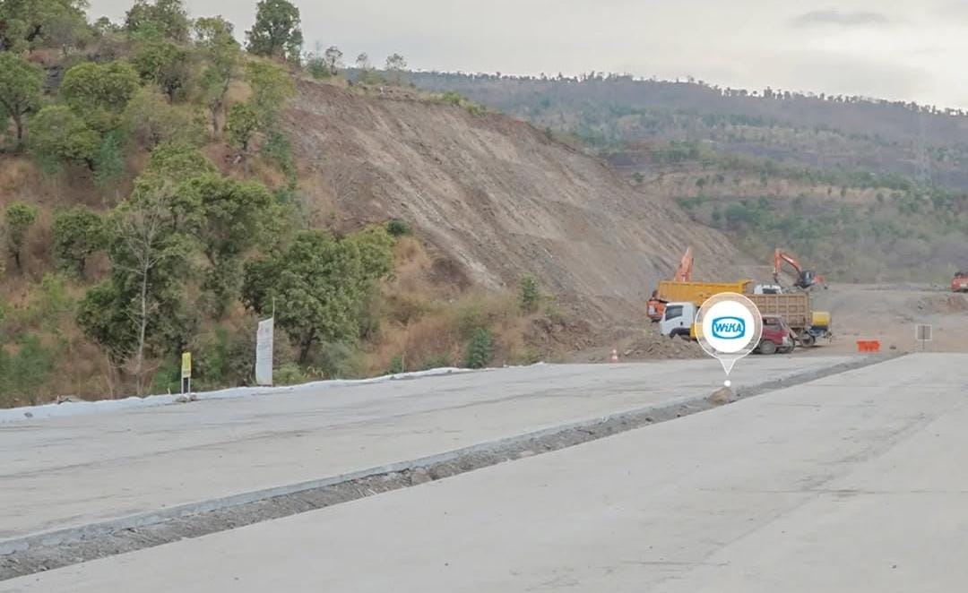 View jalan tol Probowangi di atas bukit/ ig @wika_probowangi