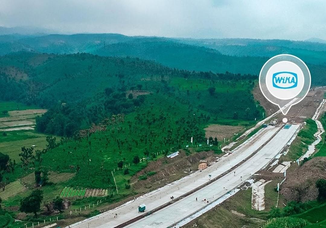 Tol Probowangi di atas perbukitan/ ig @ptwijayakarya