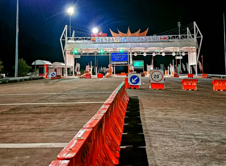 Gerbang tol Padang - Sicincin di Sumatera Barat