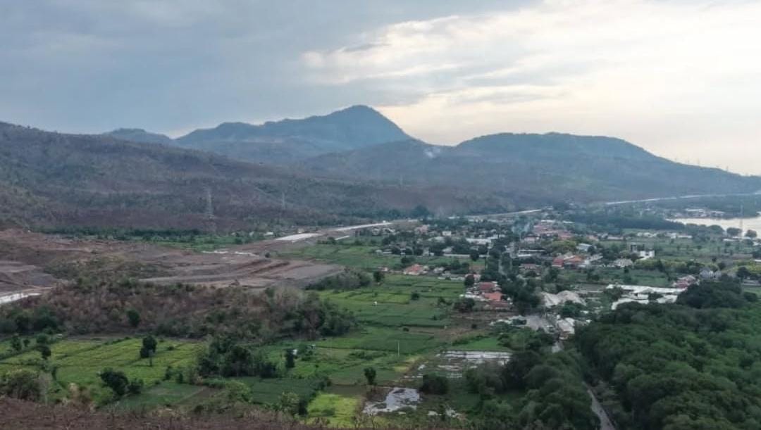 View pembangunan tol Probowangi di perbukitan Situbondo/ doc Khoirul Rizal