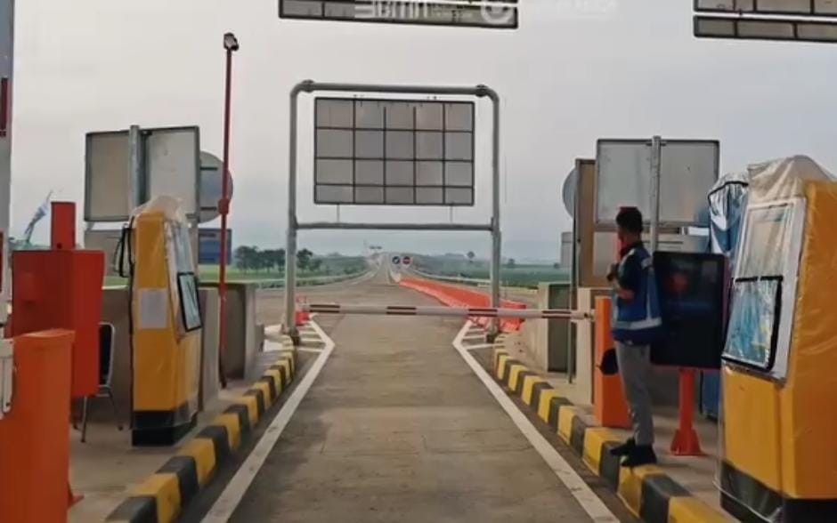 Pintu tol Probowangi/ ig @official.jpb