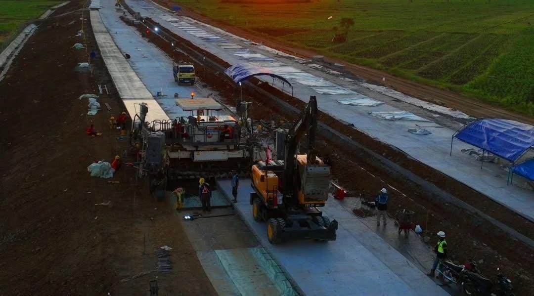 Pembangunan jalan tol Probowangi/ ig @official.jpb