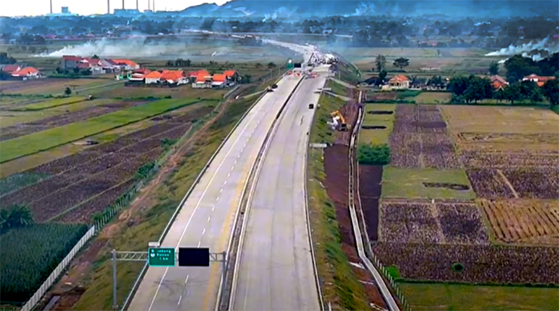 Area persawahan di sekitar Paiton jalan Tol Probowangi.