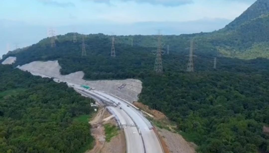Pemandangan jalan tol Probowangi/ doc Khoirul Rizal