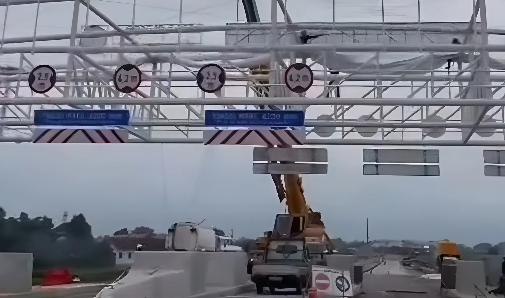 Gerbang tol Probowangi/ doc Khoirul Rizal